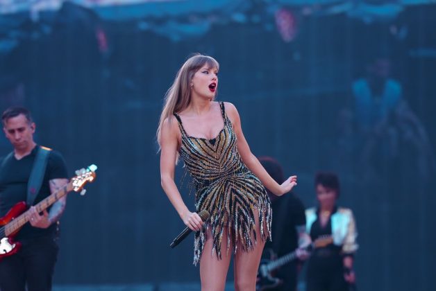 "Eram apenas crianças em uma aula de dança", lamentou a cantora em seus stories no Instagram. (Foto: Instagram / @taylorswift)