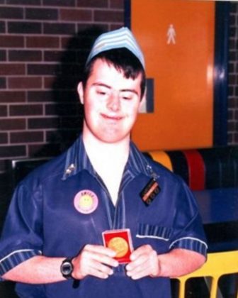 Sua jornada no McDonald's foi marcada não apenas pela excelência no trabalho, mas também pelo forte vínculo afetivo que estabeleceu com colegas e clientes. (Foto: Reprodução)