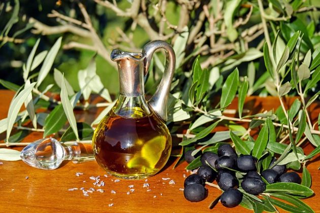 As oliveiras utilizam as mudanças de temperatura para determinar o momento certo da floração. (Foto: Pixabay)