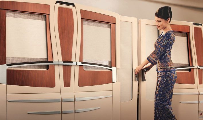 A companhia emerge como o ápice da extravagância a 35 mil pés de altitude, conquistando prestigiadas distinções pela sua experiência inigualável em primeira classe. (Foto: Singapore Airlines)