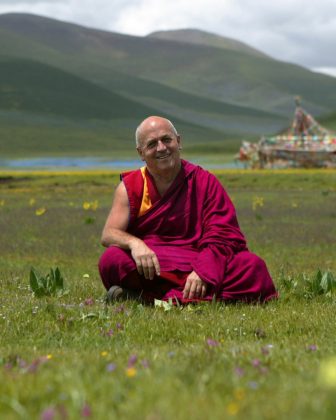 Matthieu Ricard, considerado o homem mais feliz do mundo, acredita que seguir três conselhos pode levar qualquer um a ser feliz. (Foto: Instagram / @matthieu_ricard)