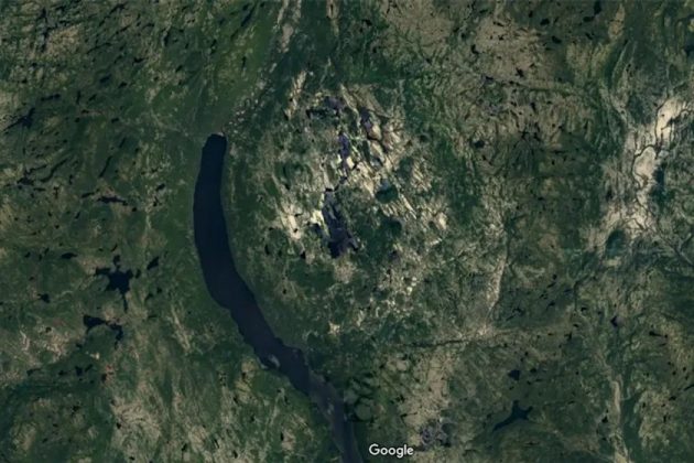 O buraco misterioso, localizado em Quebec, chama a atenção de cientistas (Foto: Google Maps)