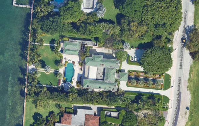 Bezos pode combinar a nova compra com outra casa vizinha. (Imagem: reprodução google maps)