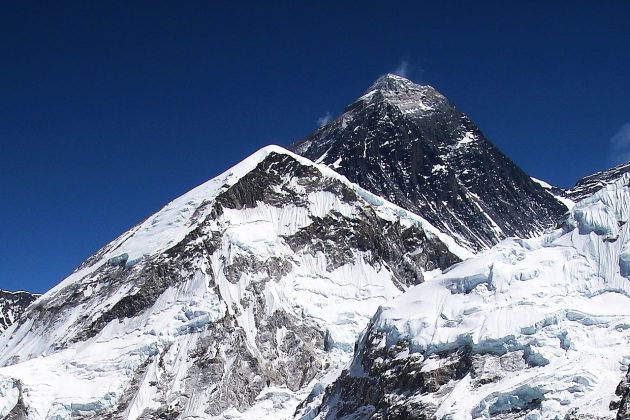 No topo do Monte Everest, na Cordilheira do Himalaia, há fósseis de animais marinhos (Foto: Pixabay)