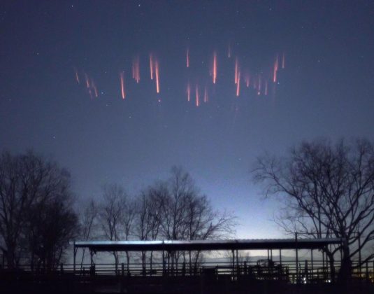 Eles se formam a altitudes entre 50 e 90 km na atmosfera. (Imagem: Instagram)