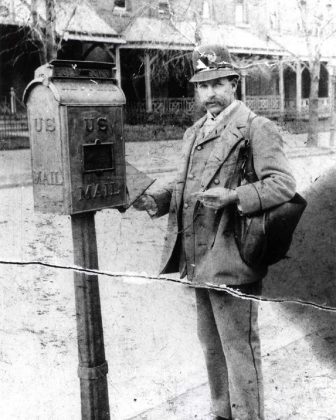 Os pais de James decidiram enviá-lo para visitar a avó. (Imagem: instagram @nationalpostalmuseum)