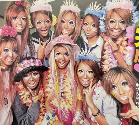 A subcultura gyaru surgiu nos anos 90 no Japão como uma forma de expressão. (Imagem: instagram)