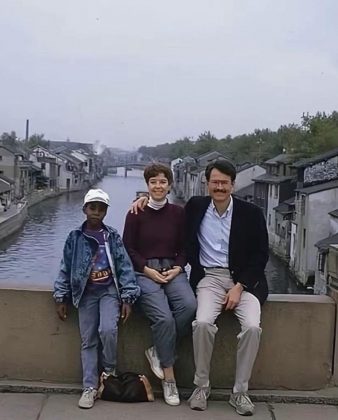 Aos 10 anos, Kanye e sua mãe se mudaram para Nanjing, na China. (Imagem: reprodução instagram)