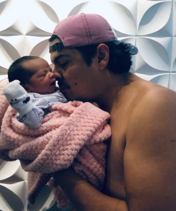 Cecília nasceu pesando 3 kg e com muita saúde. (Imagem: reprodução instagram/ @lucas_arruda_gemeos)