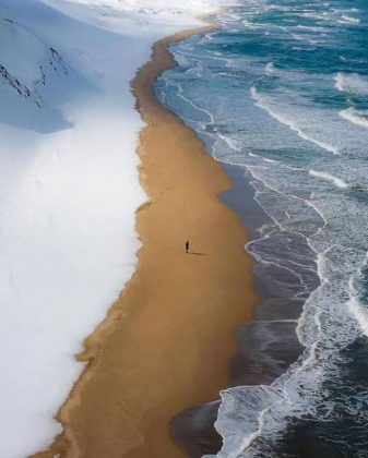 A praia impressiona visitantes com suas vistas surreais. (Imagem: instagram)