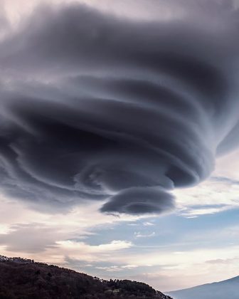 Nuvens lenticulares parecem discos voadores no céu! (Imagem: Instagram)