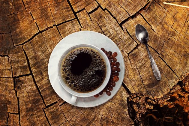 Tomar café pela manhã pode ajudar na redução da gordura abdominal, diz estudo (Foto: Pixabay)