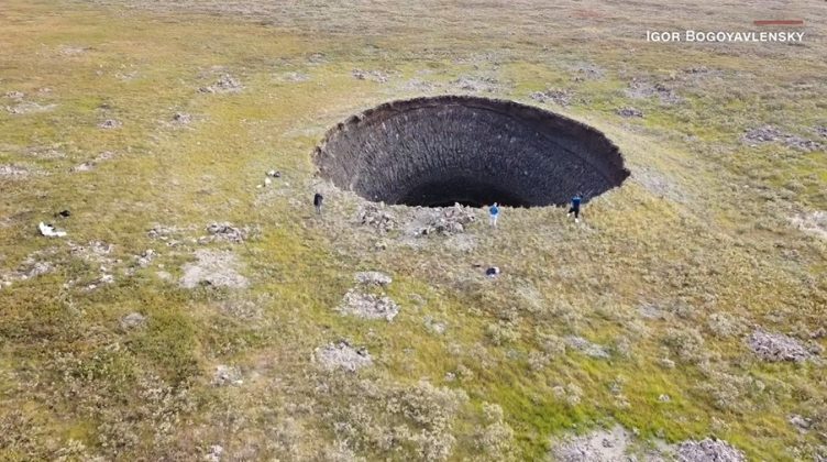 Cientistas desvendam mistério envolvendo crateras explosivas na Sibéria (Foto: Reprodução/YouTube/Igor Bogoyavlensky)