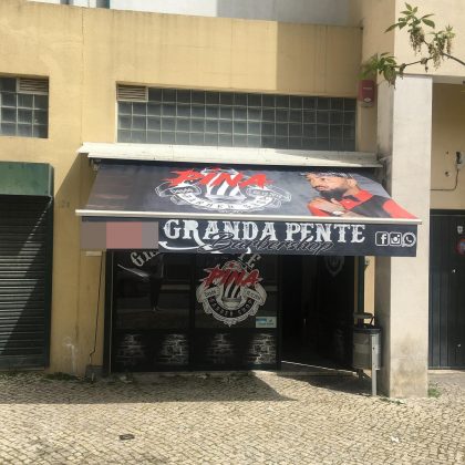 A polícia informou que o suspeito queria passar à frente dos outros clientes e o barbeiro teria recusado, o que motivou o desentendimento (Foto: Reprodução/Instagram/@pina_barbershop)