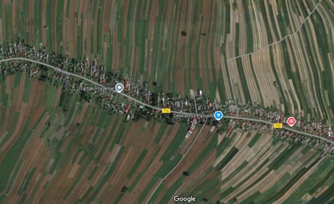 A rua se estende por 9 km, atravessando uma vasta área rural (Foto: Reprodução/Google Maps)