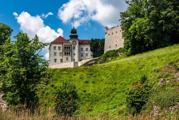 Suloszowa também abriga um tesouro histórico: o Castelo de Pieskowa Skala (Foto: Freepik)