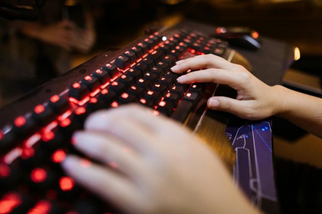 Além disso, pessoas consideradas menos atraentes podem criar identidades visuais mais atraentes nos jogos (Foto: Pexels)