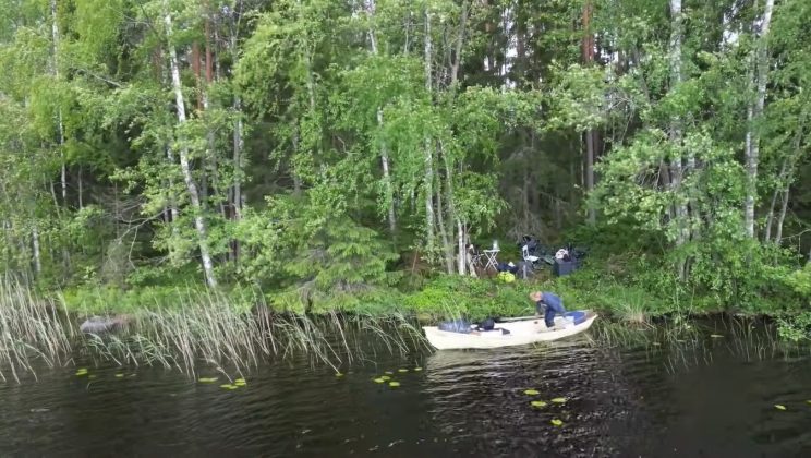 A ilha, com 10 mil m², entretanto, estava desabitada há dez anos e não possui acesso a serviços públicos (Foto: Reprodução/YouTube/Off Grid Island)