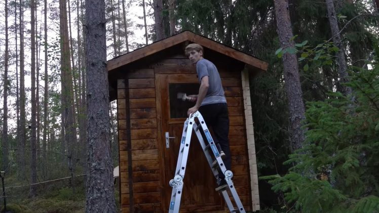 O casal planeja transformar a propriedade em um retiro de verão funcional (Foto: Reprodução/YouTube/Off Grid Island)