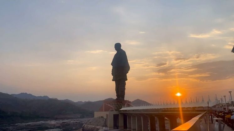 A Estátua da Unidade possui 182 metros de altura (Foto: Reprodução/Instagram/@statueofunityonline)