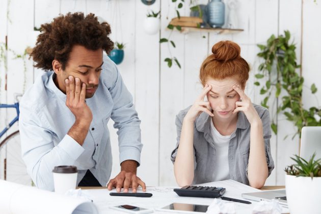 Em contraste, os millennials são classificados como "os maiores perdedores" na corrida pela riqueza (Foto: Freepik)