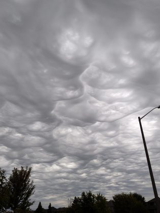 Esse raro fenômeno natural foi visto no céu de Ottawa, no Canadá (Foto: Reprodução/Redes Sociais)