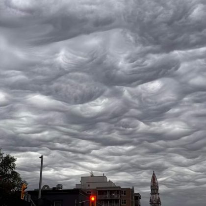 A formação das nuvens, que se assemelha à pintura de Van Gogh, é conhecida como Asperitas (Foto: Reprodução/Redes Sociais)