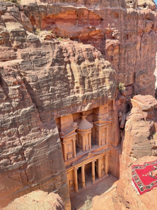 A descoberta de Petra continua a encantar, levantando mistérios sobre a antiga civilização nabateia (Foto: Pexels)