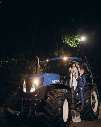 Após sete anos de namoro, o casal decidiu viver junto e trabalhar com produção láctea no interior de Pinhalzinho (Foto: Reprodução/Instagram/@cauanacapelesso)