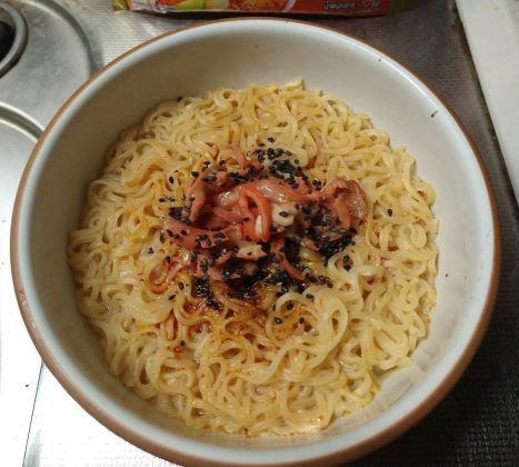 Sua paixão pelo macarrão começou enquanto estudava engenharia na Universidade Gunma de Tóquio (Foto: Reprodução/X/@Sokusekisai)