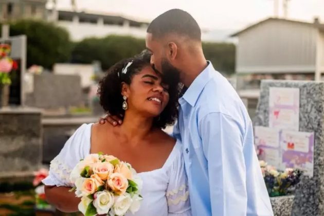 Em setembro de 2023, o casal Fabiana do Nascimento e Adriano da Rocha, fizeram um ensaio de casamento no cemitério de São Mateus, no Norte do Espírito Santo (Foto: Monique Lemos)