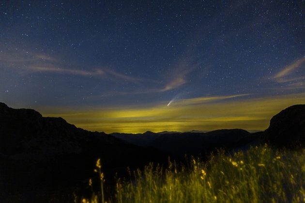 Segundo a NASA, o cometa passou a aparecer um pouco mais alto no céu a partir de 12 de outubro (Foto: Pixabay)