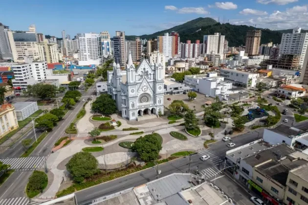 Ele possuía um histórico criminal com várias passagens, incluindo violência doméstica e tráfico de drogas. (Foto: Divulgação)