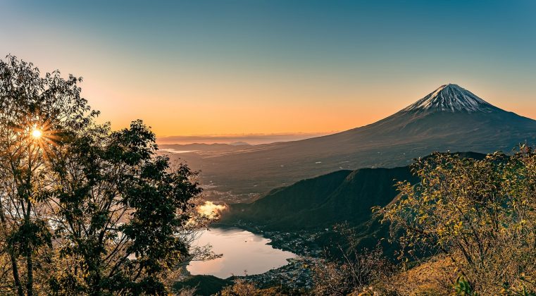 O monte Fuji, a montanha mais alta do Japão, enfrenta o mais longo período sem neve já registrado em 130 anos de medições (Foto: Pixabay)