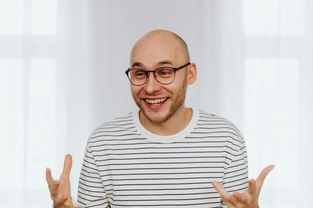 Uma pesquisa importante foi feita e apontou ter descoberto a causa da calvície, mais precisamente, o que motiva ao não crescimento do cabelo. (Foto: Pexels)