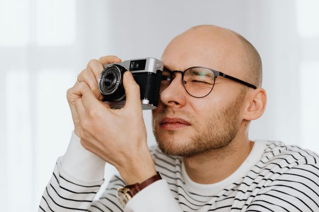 Esse processo seria semelhante ao das articulações que se tornam rígidas à medida que o indivíduo envelhece, ou seja, ele dificulta a movimentação. (Foto: Pexels)