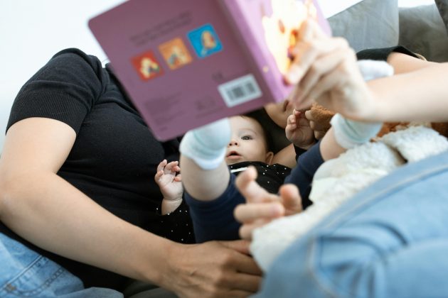 É do cotidiano quando os pais vão dormir e o bebê chora ao longo da madrugada inteira. (Foto: Pexels)