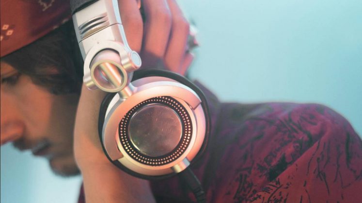 Repetir a mesma música pode dizer bastante a respeito da personalidade da pessoa. (Foto: Pexels)