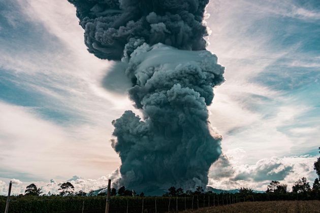 No caso das erupções vulcânicas, que tem consequências a nível global, elas podem ser utilizadas como marcadores de tempo pelos quais possam ser relacionadas cronologias diferentes. (Foto: Pexels)