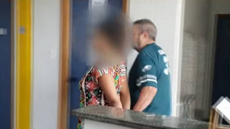 A suspeita foi identificada como Yasmin Alves Dias dos Santos, e fugiu após o crime, mas foi localizada em um sítio em Aldeia Velha, no município de Silva Jardim. (Foto: YouTube)