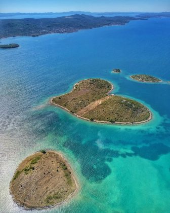 Galesnjak é uma ilha desabitada com praias paradisíacas e vegetação preservada. (Imagem: reprodução Instagram)