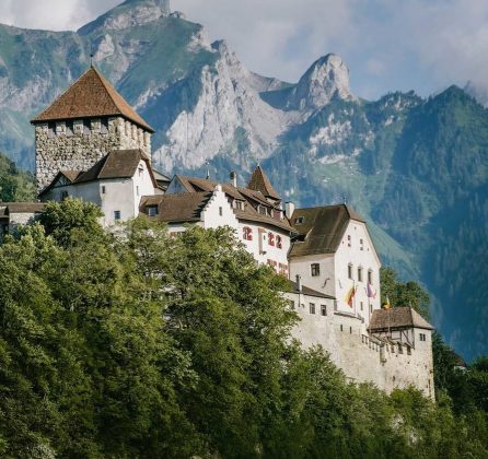 Vaduz oferece uma combinação única de tradição e modernidade. (Imagem: reprodução instagram)