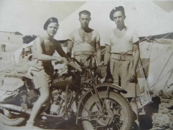 O pai de Sue foi enviado para um campo de trabalho forçado na Sibéria e se juntou ao Exército Livre Polonês após a invasão da Polônia pela Alemanha (Foto: Sue Butler/BBC News)