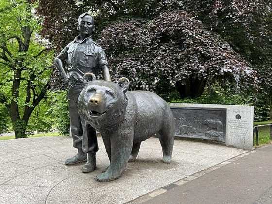 Wojtek se tornou uma lenda, simbolizando a resistência e a camaradagem, e a Associação Polaco-Escocesa o fez membro honorário (Foto: Reprodução/Wikimedia Commons)