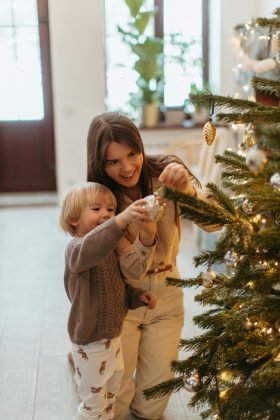 O Natal está chegando, e uma das primeiras tradições é montar a árvore. Mas qual é o melhor dia para começar? (Foto: Pexels)