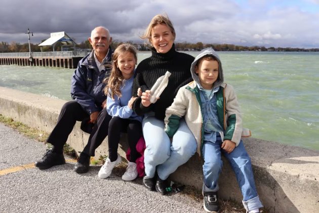 Makenzie também se surpreendeu ao saber que sua carta havia sido preservada por tanto tempo (Foto: Windsor-Essex Catholic District School Board/CBC)