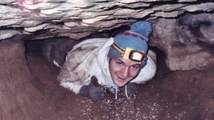 John Edward Jones, desde criança, era apaixonado por explorar cavernas (Foto: Reprodução)