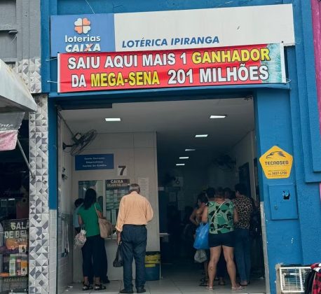 Após ganhar na Mega-Sena, o homem retirou o prêmio na tarde de segunda-feira (11) em Cuiabá (Foto: Carolina Andreani/TVCA)