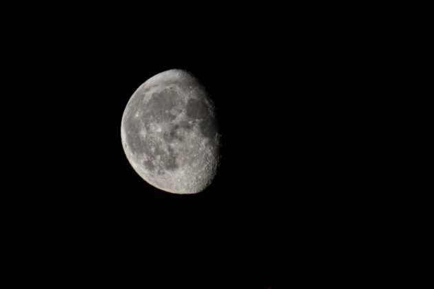 Pela primeira vez na história, amostras do lado oculto da Lua foram coletadas e analisadas, revelando informações surpreendentes sobre o passado vulcânico do satélite (Foto: Pexels)