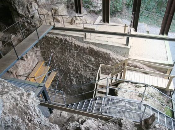 A descoberta reforça a importância da Caverna Arbreda para entender a pré-história europeia, incluindo a coexistência entre neandertais e humanos modernos (Foto: IPHES-CERCA)